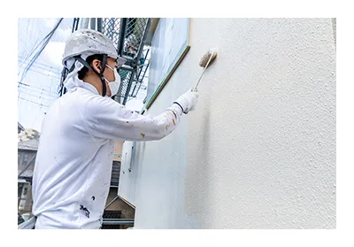 外装塗装、リフォームを行う人